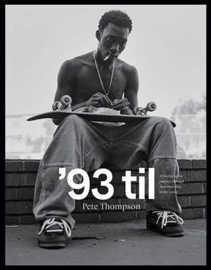 Omslag: "'93 til : a photographic journey through skateboarding in the 1990s" av Pete Thompson