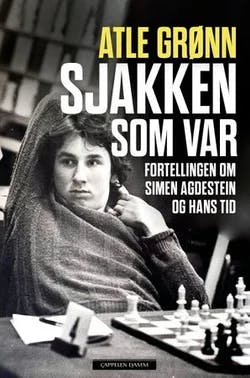 Omslag: "Sjakken som var : fortellingen om Simen Agdestein og hans tid" av Atle Grønn